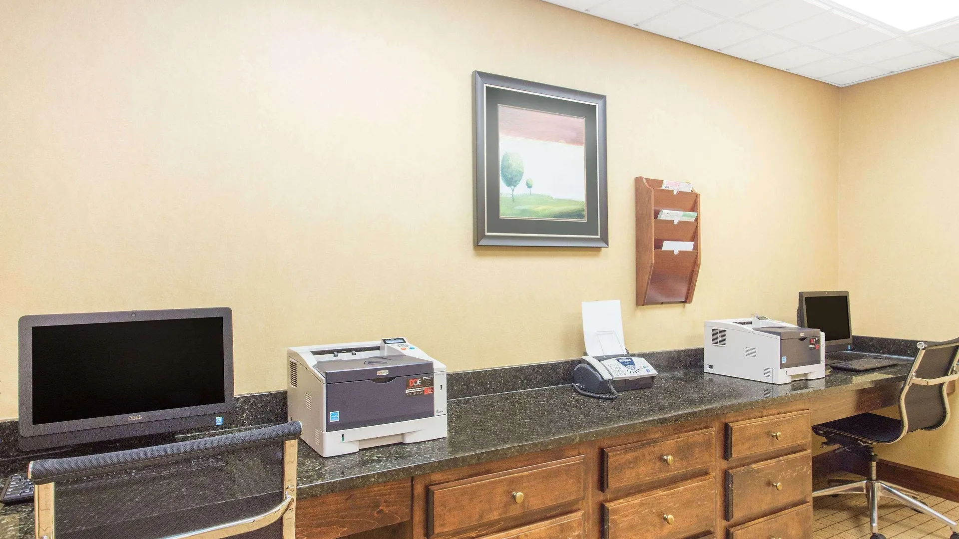Wingate By Wyndham Pooler Hotel 3*
