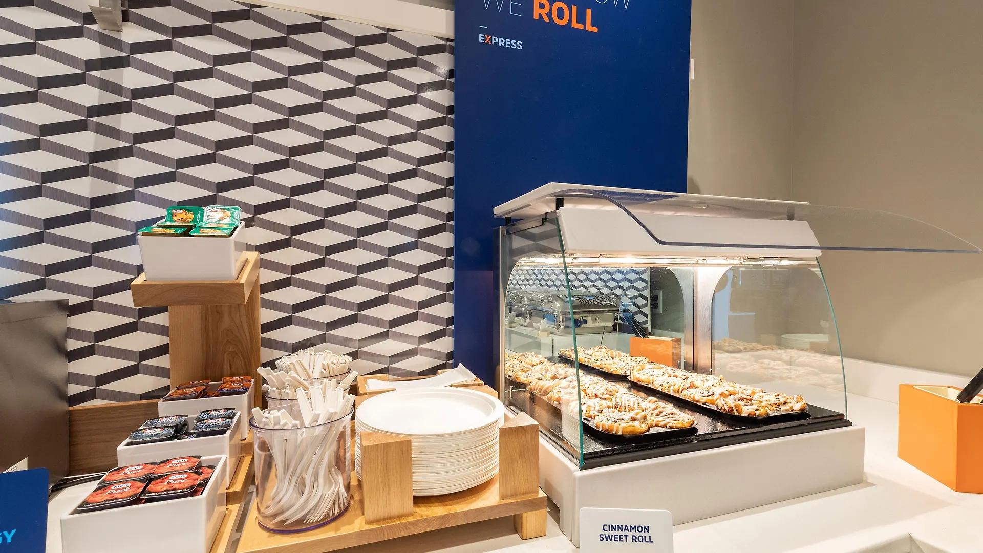 Express & - W - Chatham Parkway By Ihg Hotel 3*