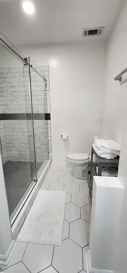 New! Wanna House, Modern, Great Location! * Savannah