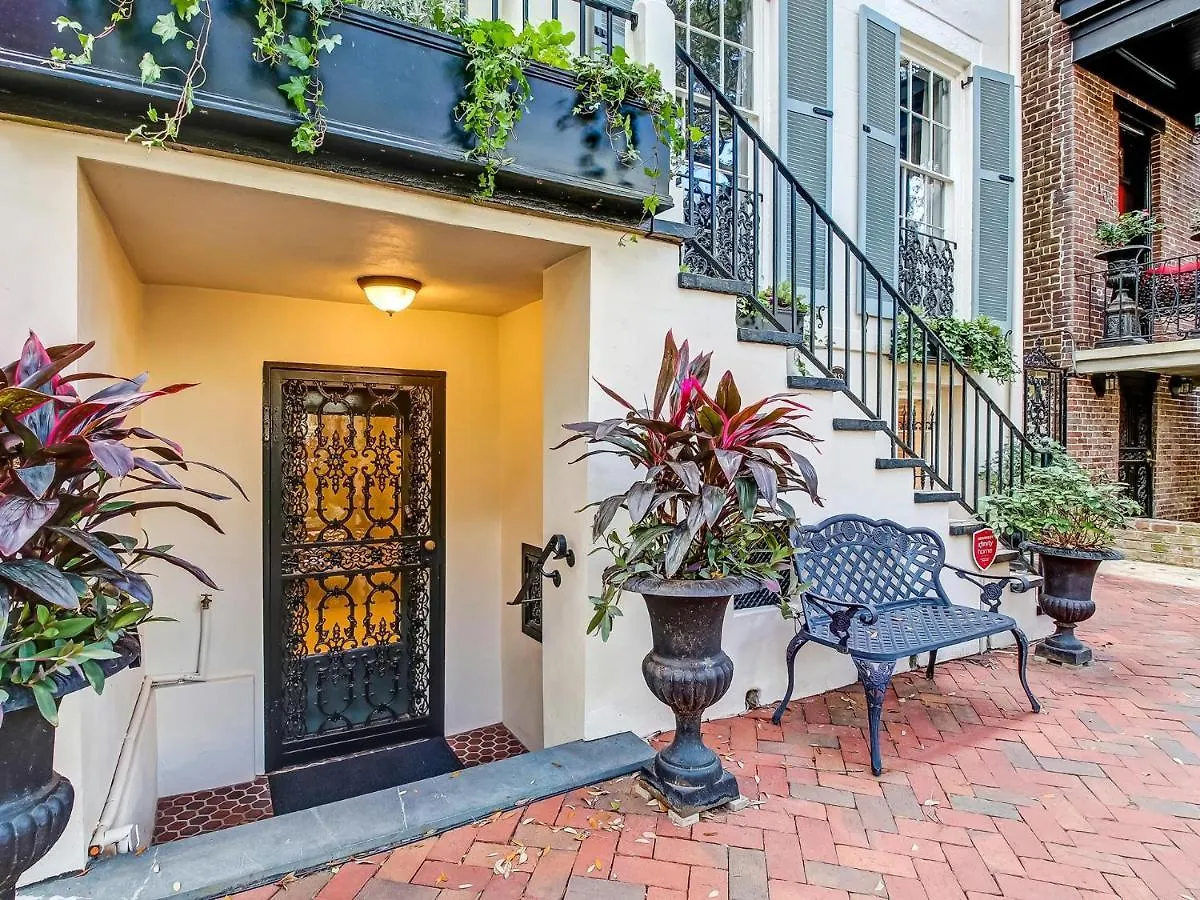 Apartment Serenity On Jones Savannah