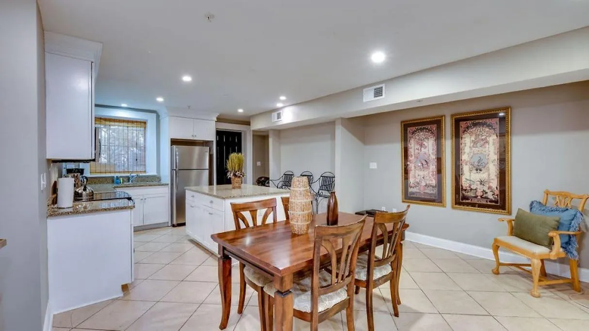 4 Bedroom Beauty Steps From The River Savannah