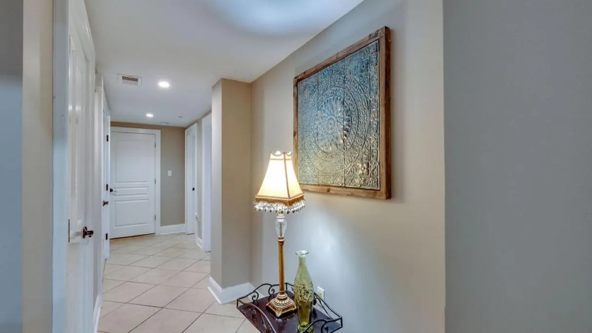 4 Bedroom Beauty Steps From The River