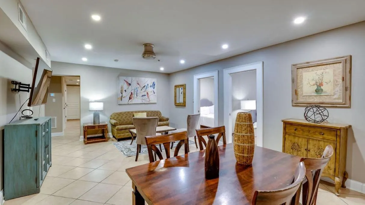 4 Bedroom Beauty Steps From The River *