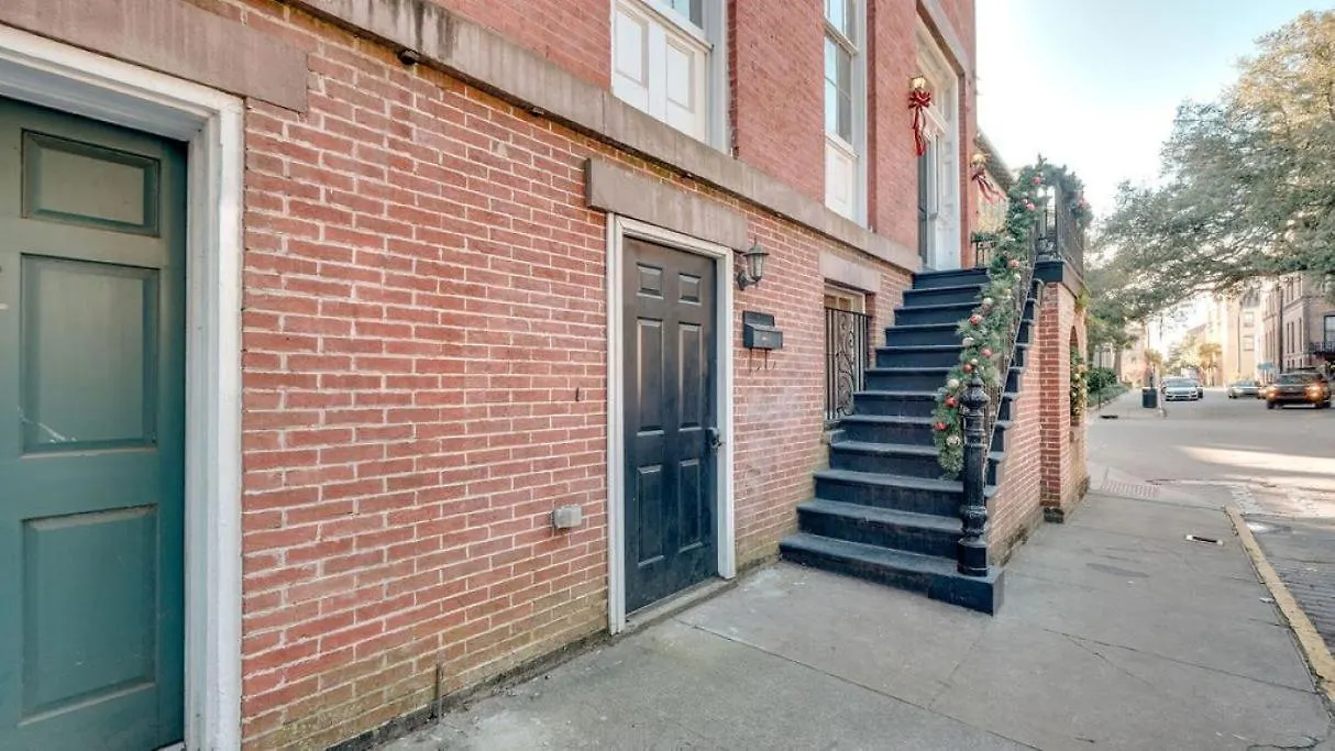 4 Bedroom Beauty Steps From The River *