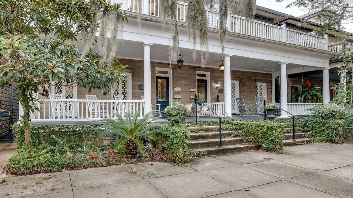 Bed & Breakfast Comfortable Escape In Historic Downtown Savannah