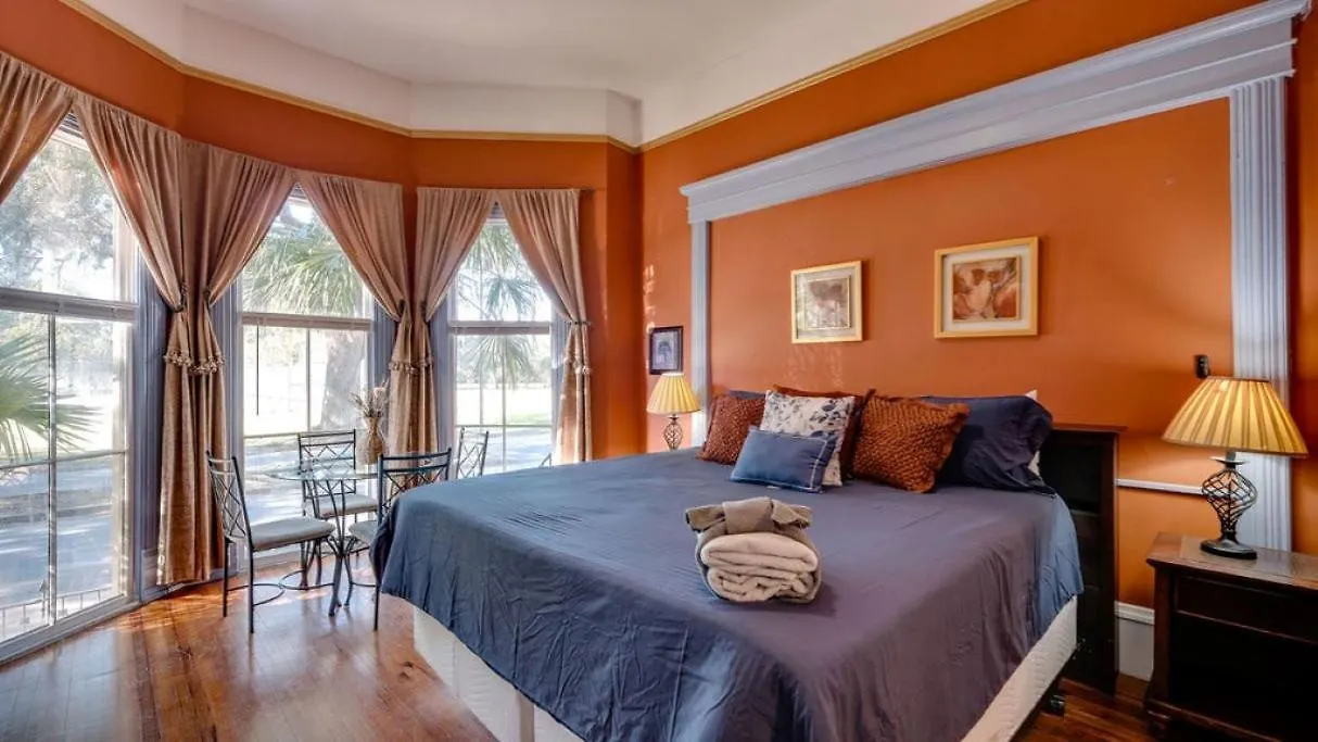 Elegant 2 Bed Directly On Forsyth Park Apartment