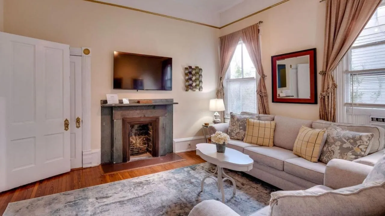 B&B Forsyth Park 2 Bedroom Beauty 4*