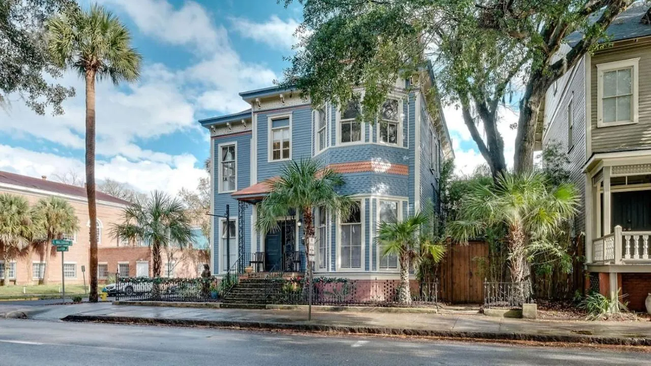 Forsyth Park 2 Bedroom Beauty