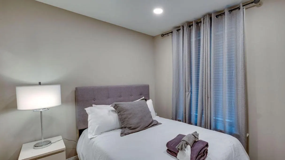 Apartment 4 Bedroom Beauty Steps From The River