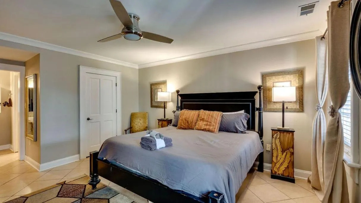 4 Bedroom Beauty Steps From The River
