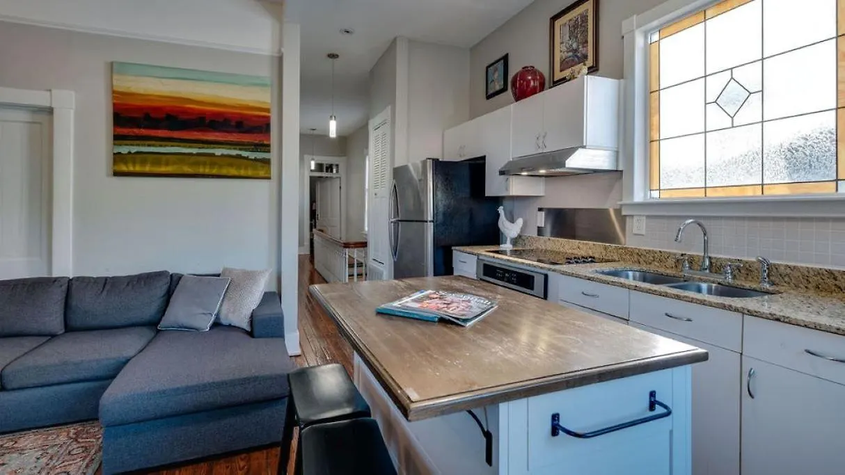 Huge 5 Bed, 5 Bath In Historic Downtown *
