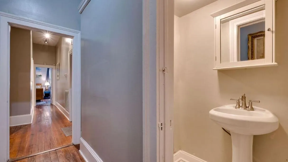 Comfortable Escape In Historic Downtown