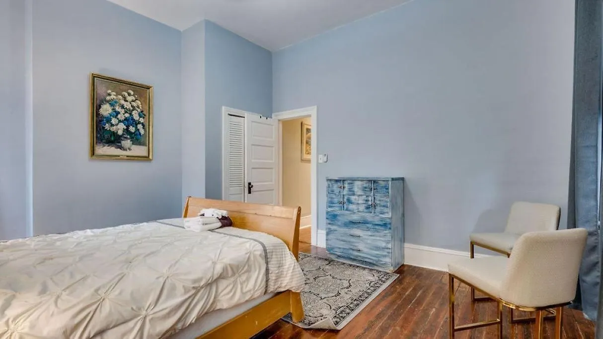 Comfortable Escape In Historic Downtown Bed & Breakfast Savannah