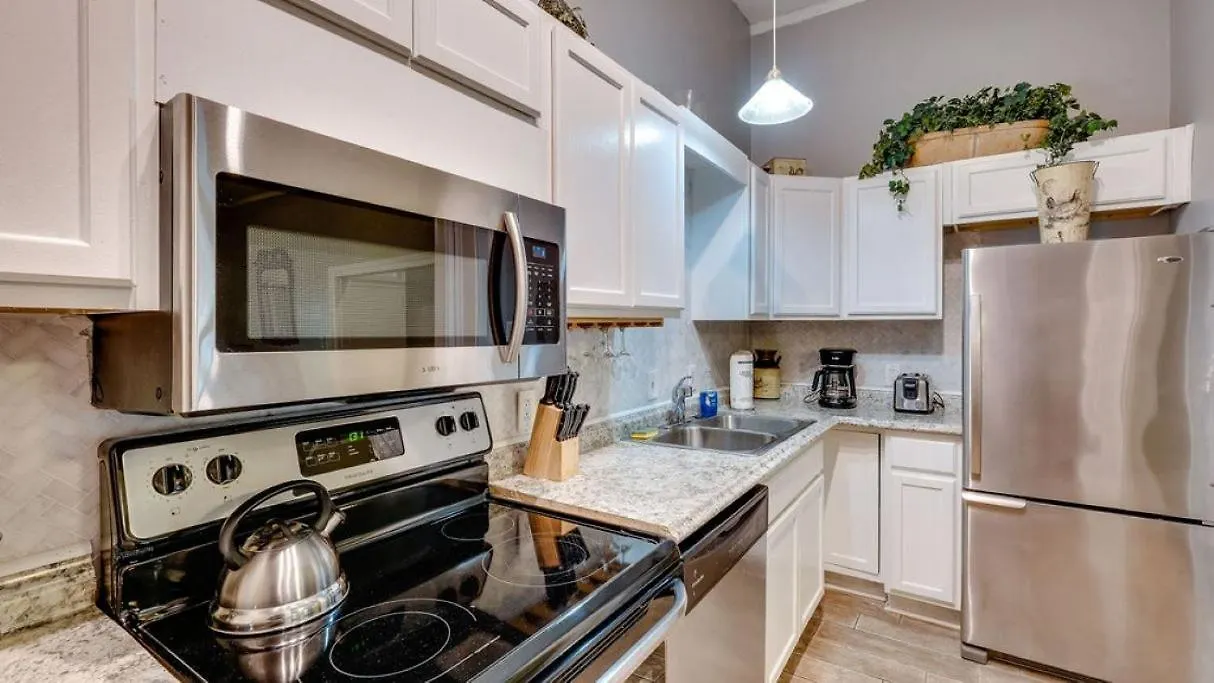 Comfortable Escape In Historic Downtown Bed & Breakfast Savannah