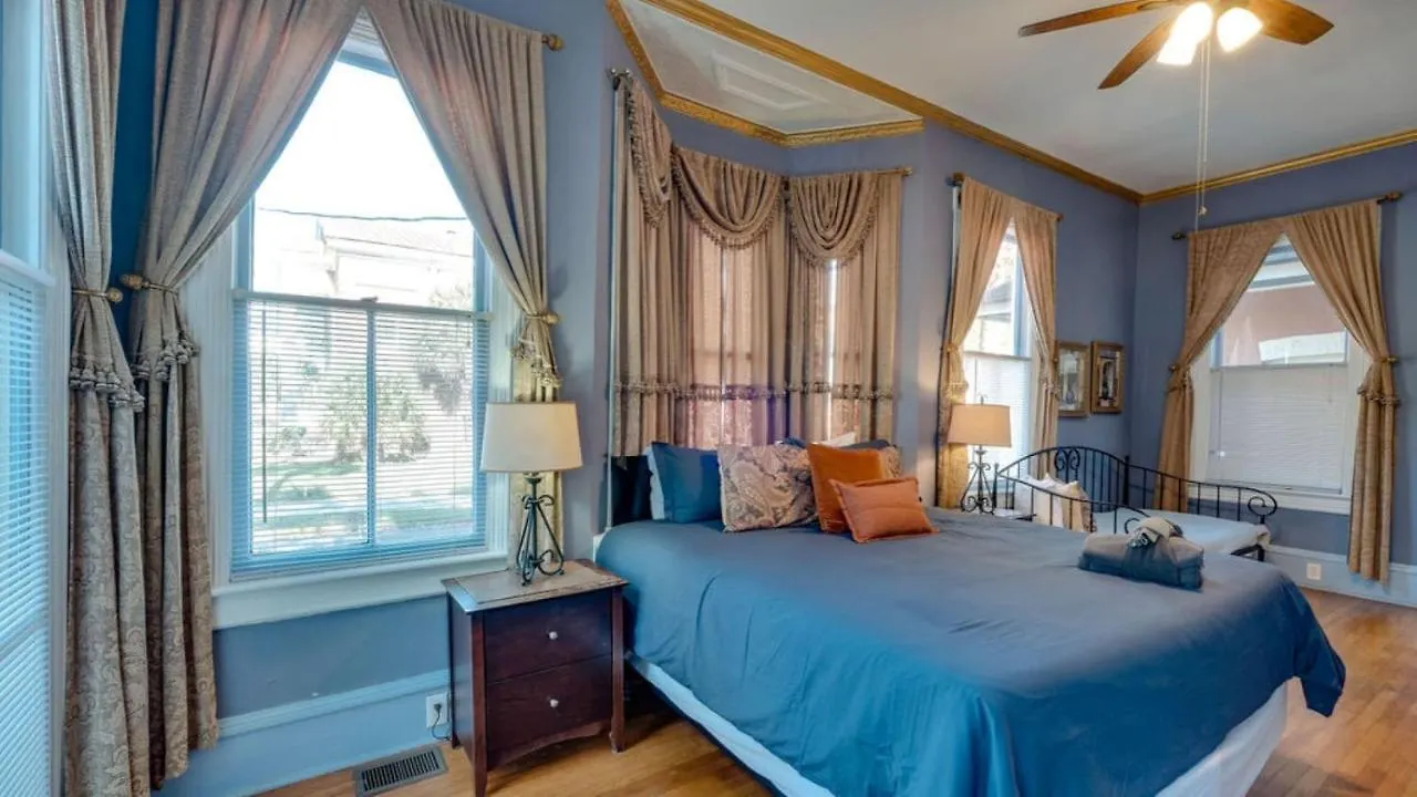 Apartment Elegant 2 Bed Directly On Forsyth Park
