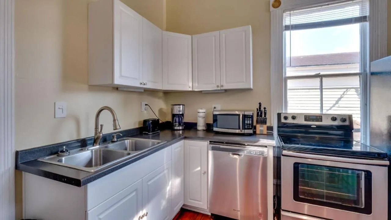 Forsyth Park 2 Bedroom Beauty B&B 4*