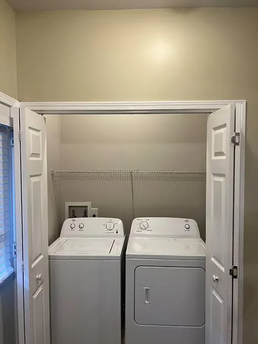 Holiday home Cheerful 3 Bedroom, Close To Downtown And Arena!!! *