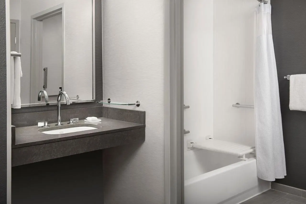 Courtyard By Marriott Downtown - Historic District 3*