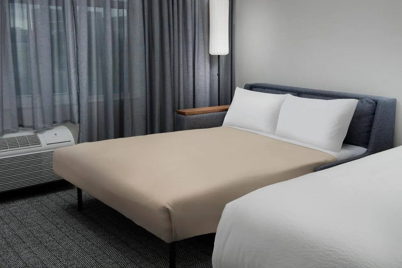 Courtyard By Marriott Downtown - Historic District 3*