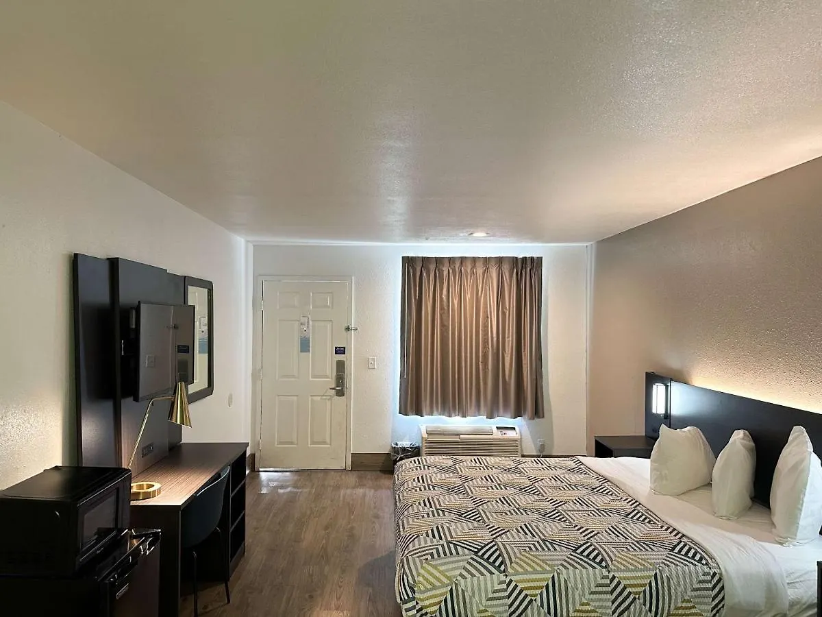 6-pooler, Ga - Savannah Airport Hotel