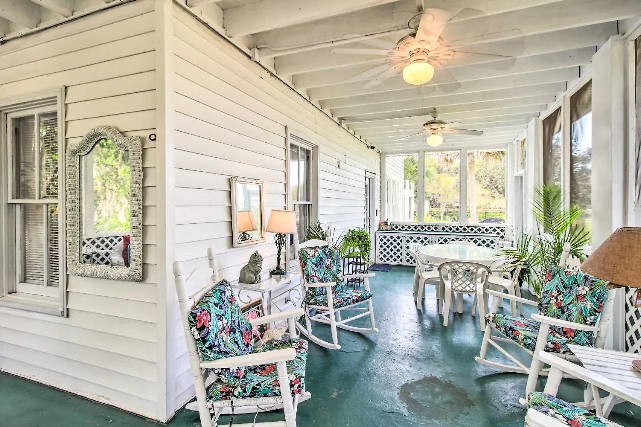 Family-friendly Vacation With Decks! Savannah
