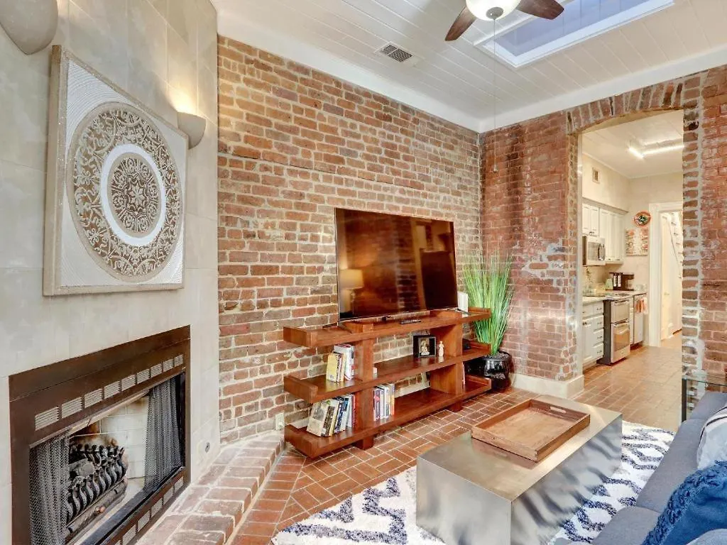 Σπίτι διακοπών The Lyons House - Luxe Historical - Parking Included Σαβάνα