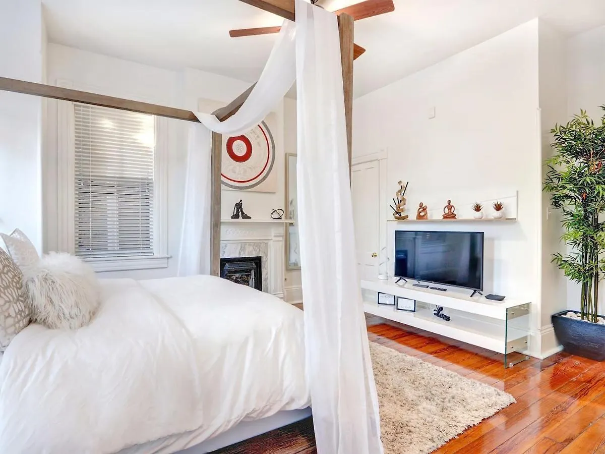 Σπίτι διακοπών The Lyons House - Luxe Historical - Parking Included