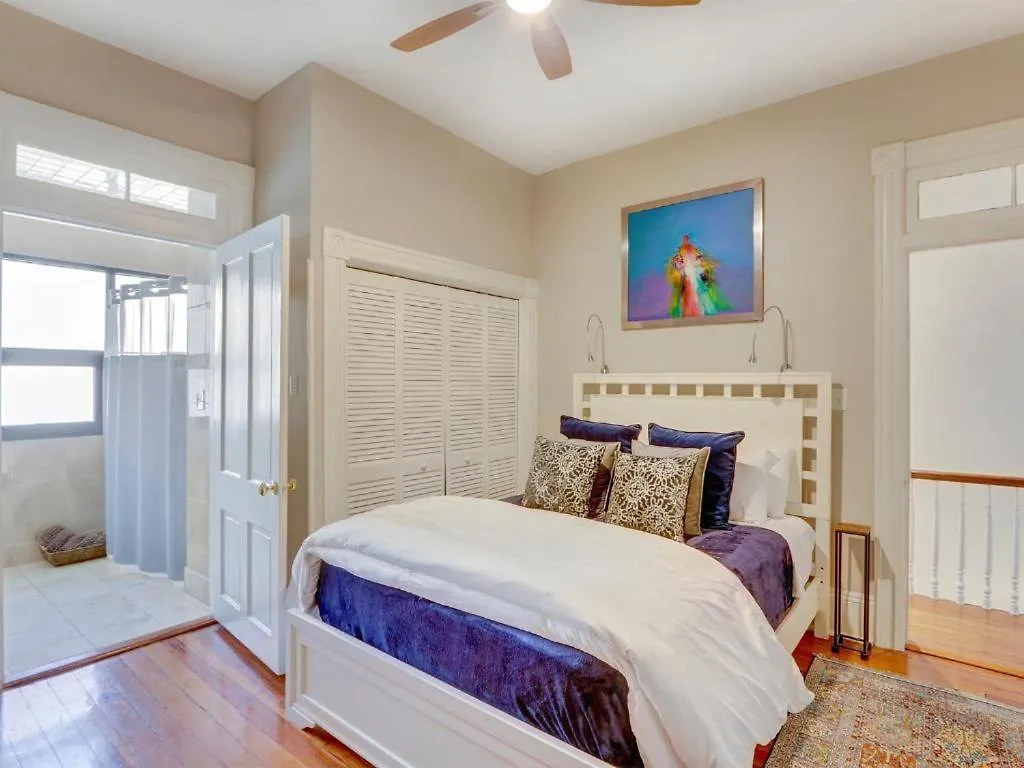 Σπίτι διακοπών The Lyons House - Luxe Historical - Parking Included Σαβάνα