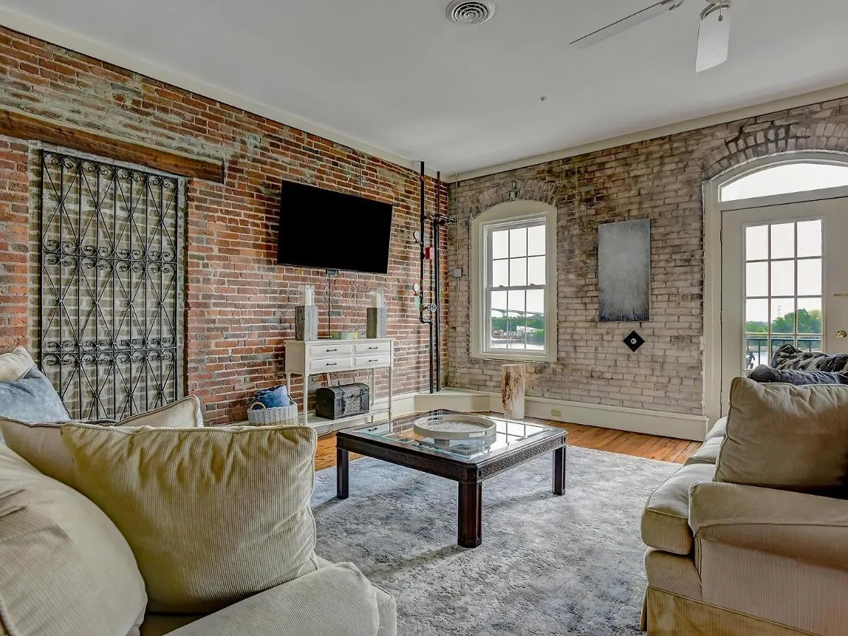 Riverview Penthouse *