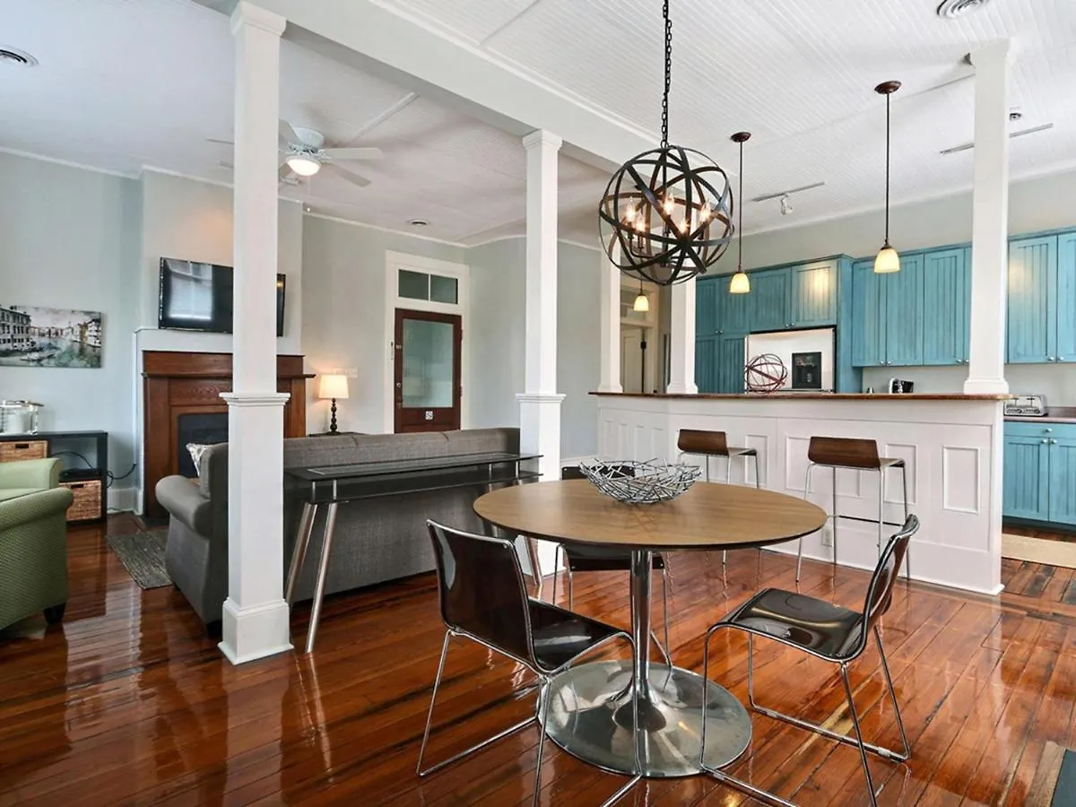 Appartement Lafayette Row Unit 3 *