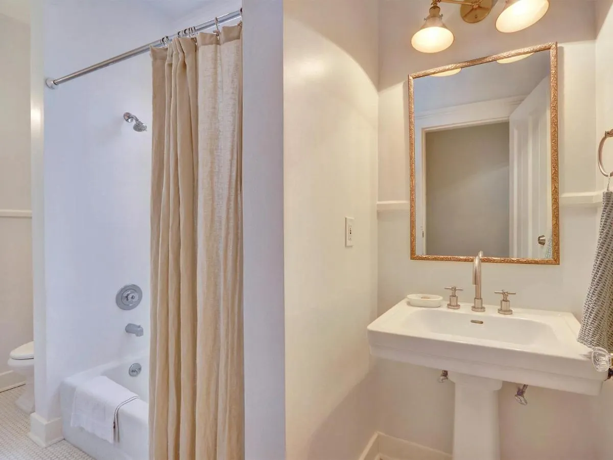 Elsewhere On Madison Square Manor サバンナ
