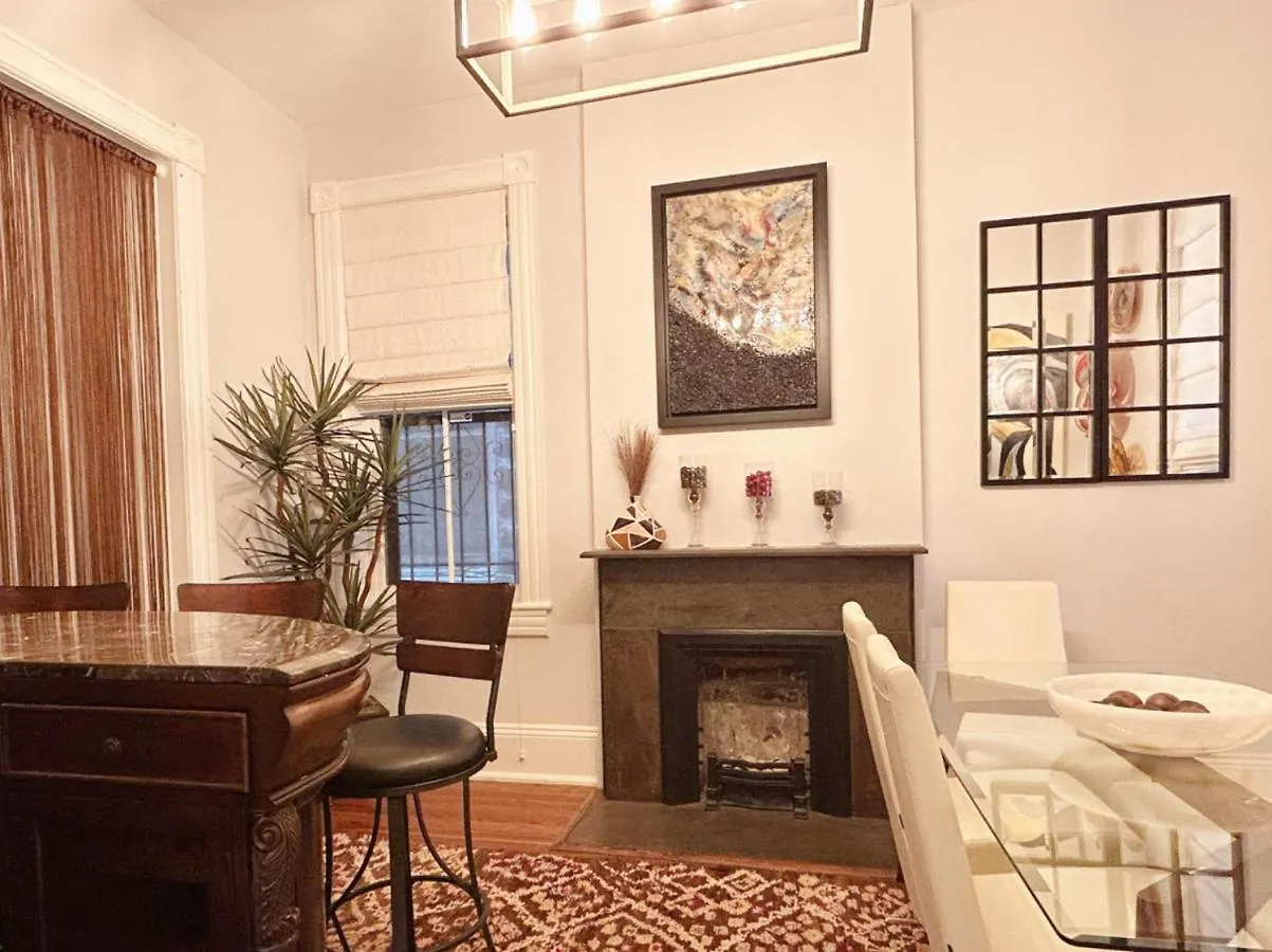 Σπίτι διακοπών The Lyons House - Luxe Historical - Parking Included Σαβάνα