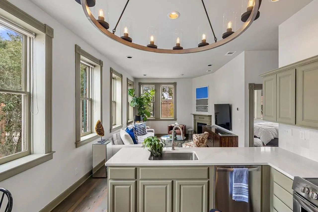 Carriage House - House On Taylor Square *