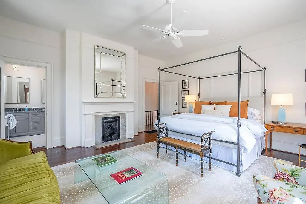 Luxury Overlooking Taylor Square - House On Taylor Square Savannah