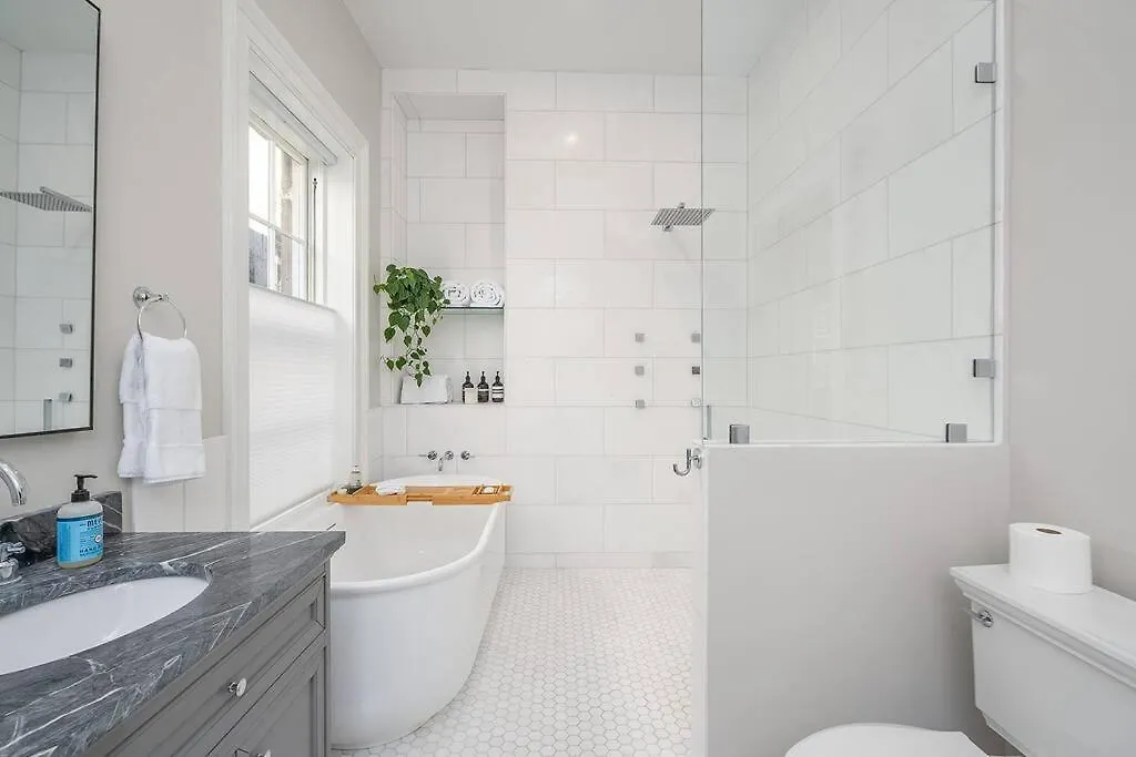 Luxury Overlooking Taylor Square - House On Taylor Square * Savannah