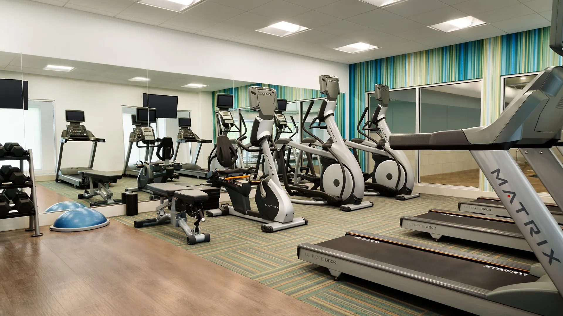 Express & - W - Chatham Parkway By Ihg Hotel 3*