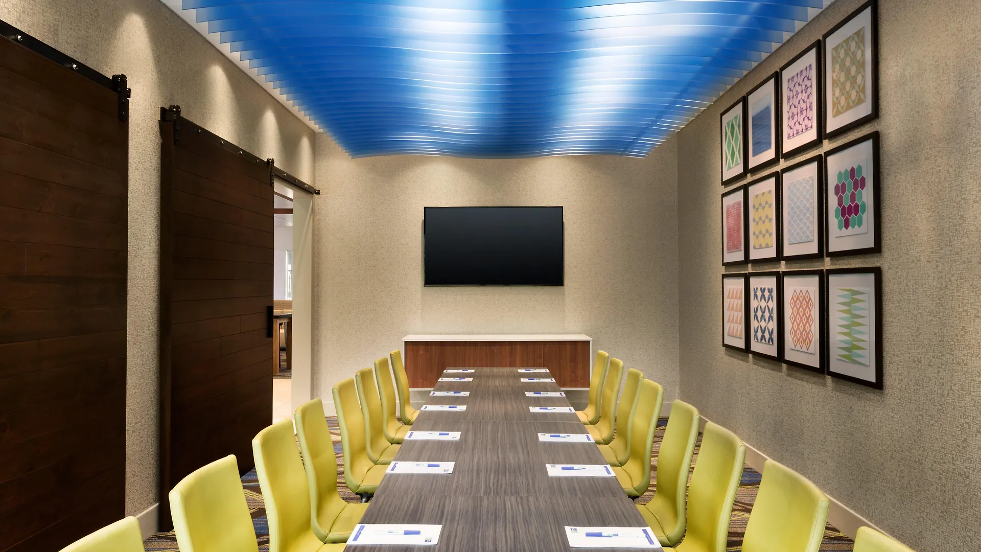 Express & - W - Chatham Parkway By Ihg