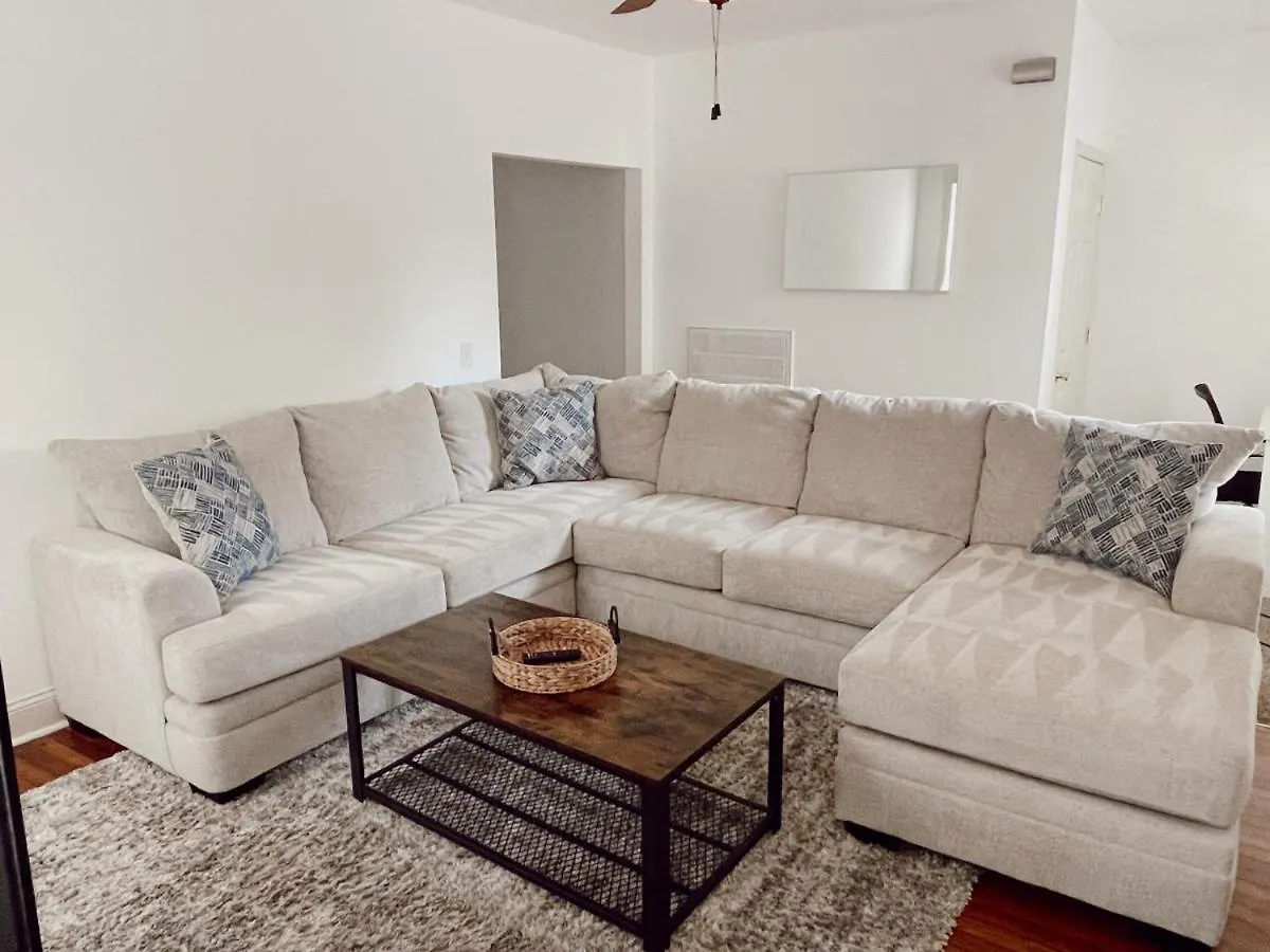 Southern Charm At Its Near South Historic District Holiday home Savannah