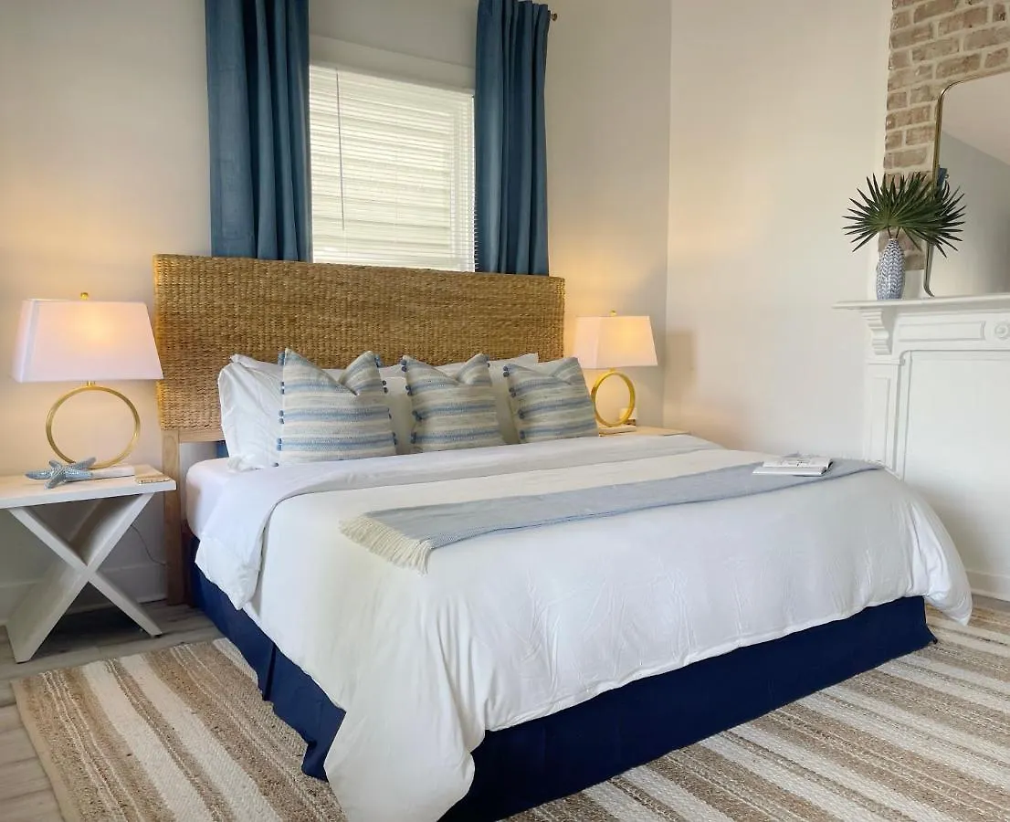 New! Stylish 1900s Renovated Duplex Building Near Forsyth & River St * サバンナ