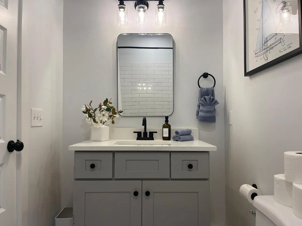 New! Stylish 1900s Renovated Duplex Building Near Forsyth & River St アパート *