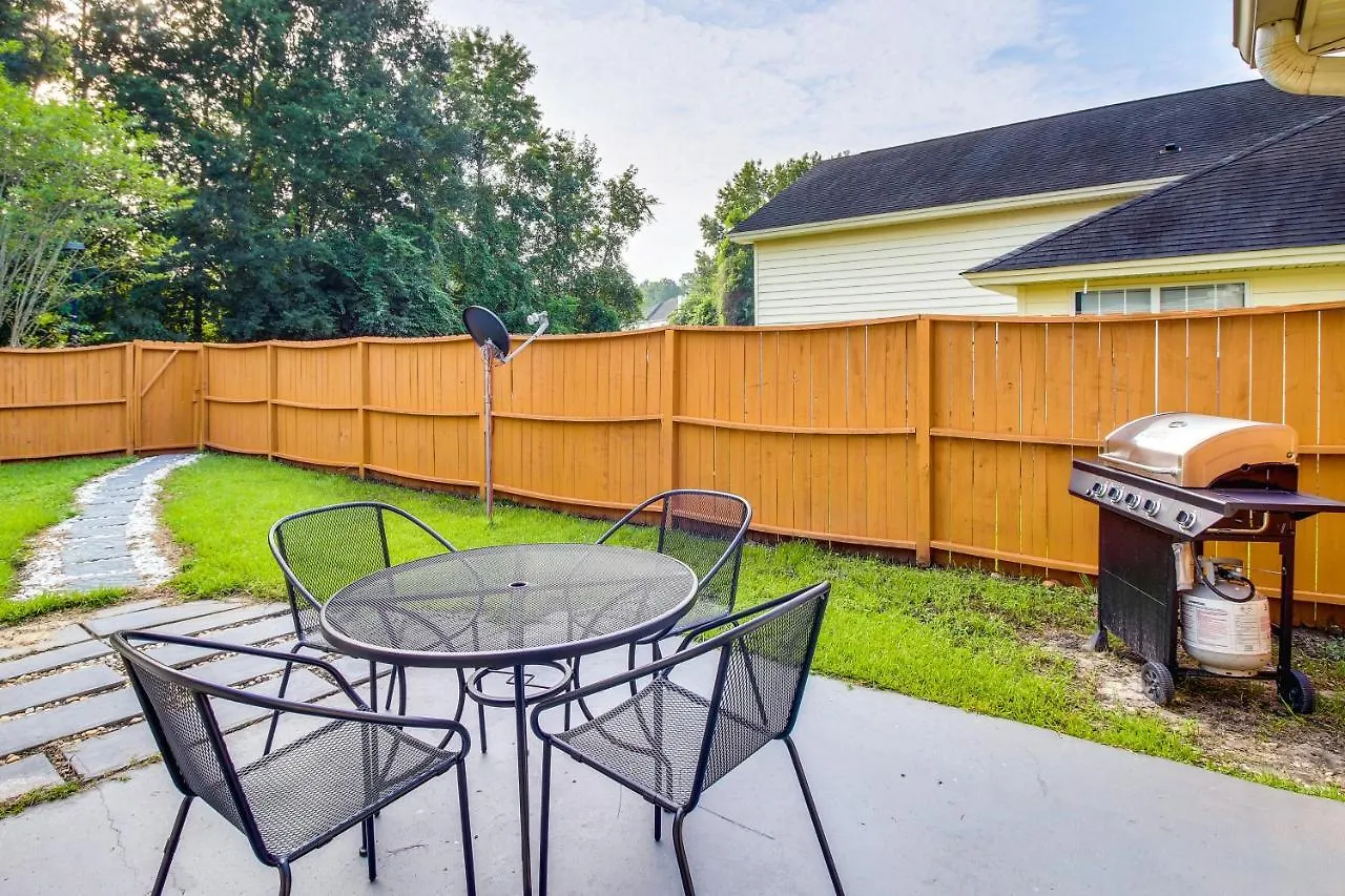 בית נופש Soothing Townhome With Patio! סוואנה