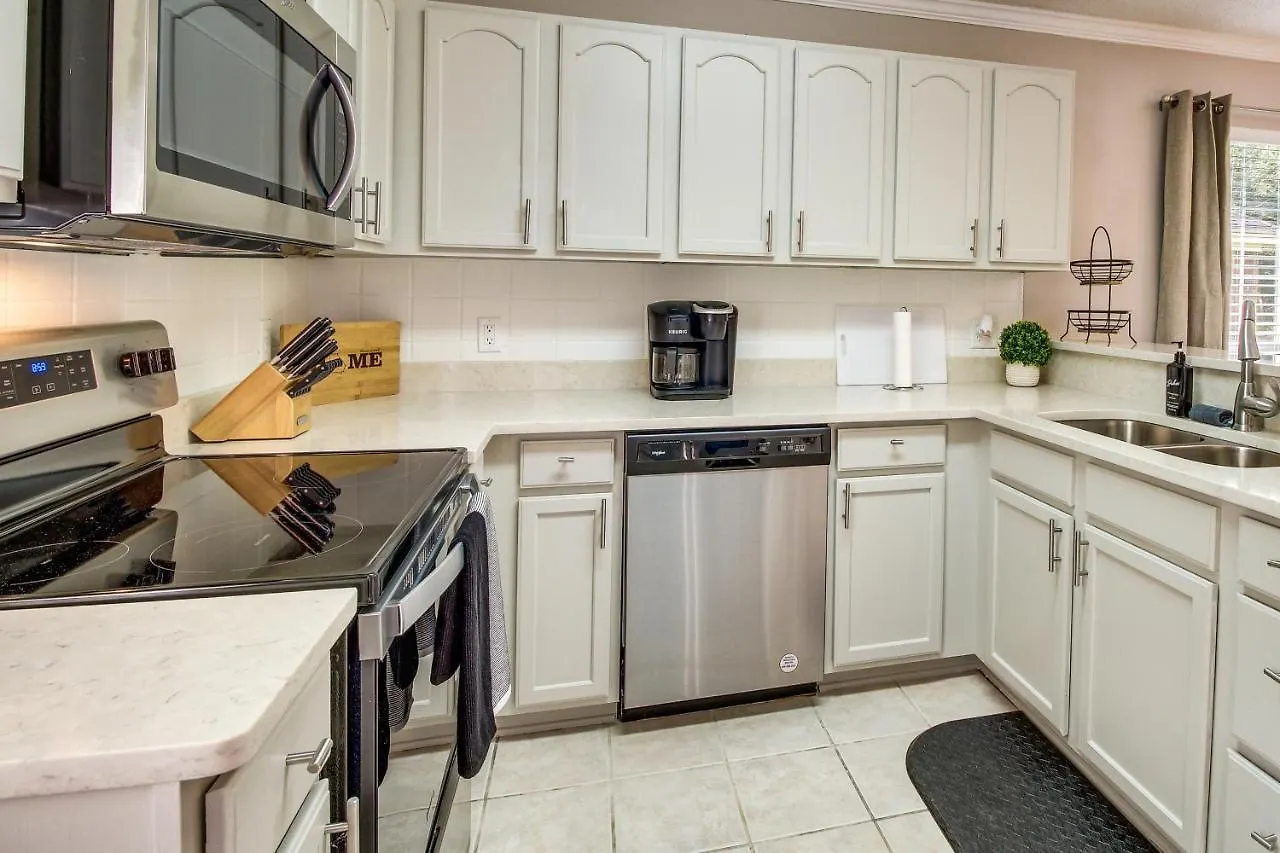 בית נופש Soothing Townhome With Patio!