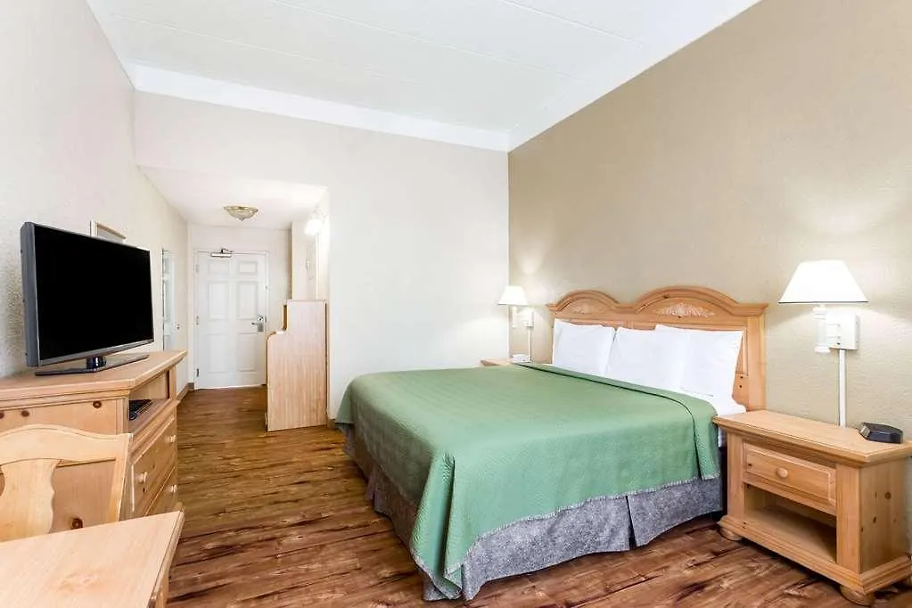 Wingate By Wyndham Savannah Gateway 2*