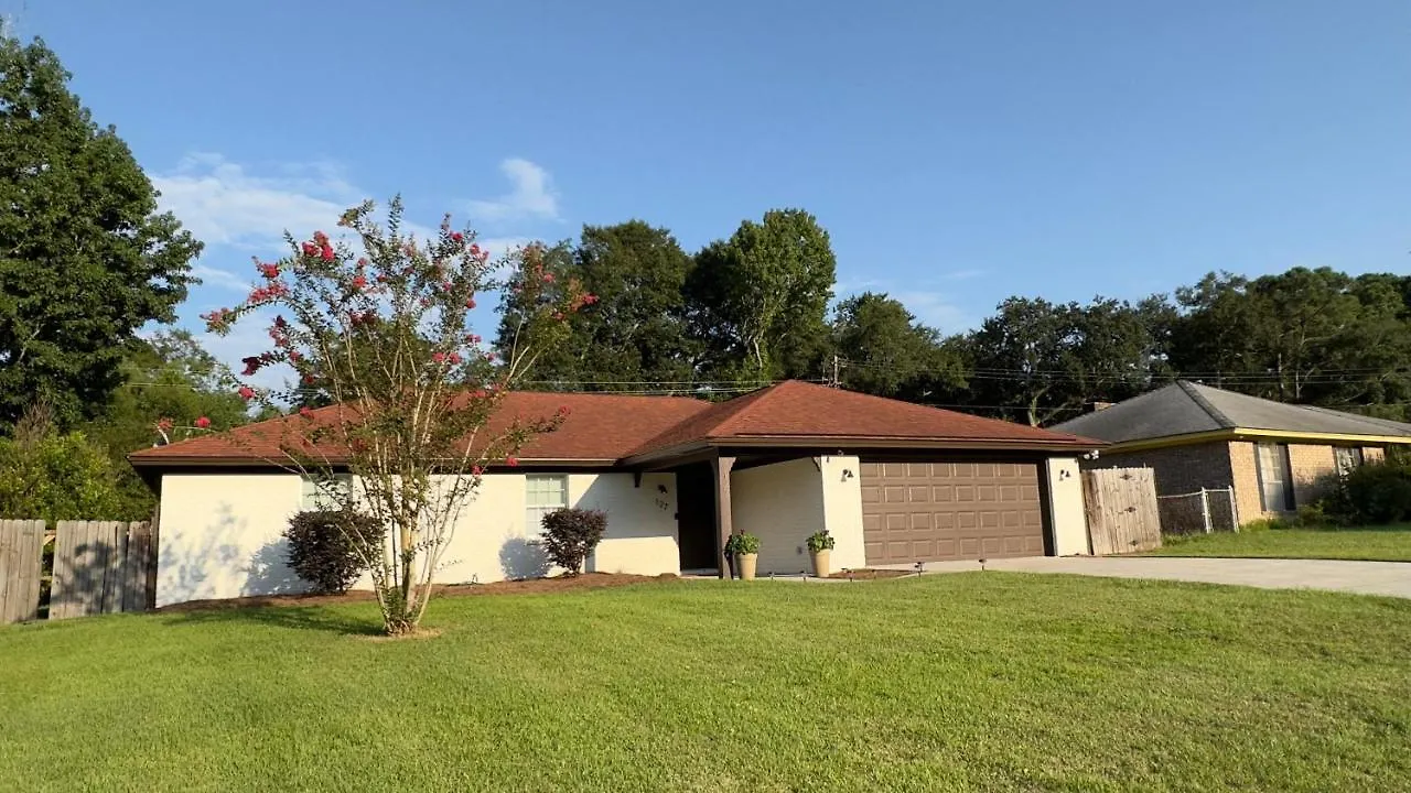 Cozy Oasis 15min To Dt & Tybee, Away From - The Nest