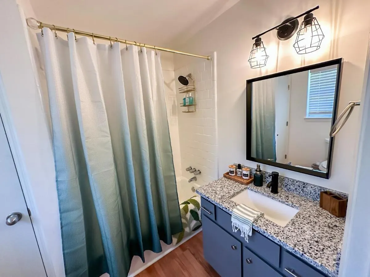 Cozy Oasis 15min To Dt & Tybee, Away From - The Nest *