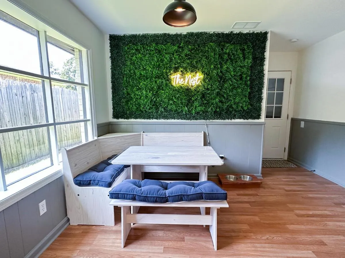 Cozy Oasis 15min To Dt & Tybee, Away From - The Nest