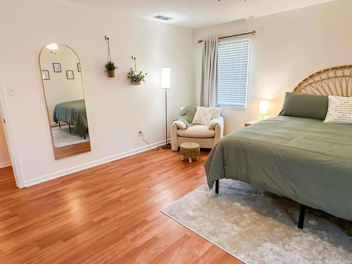 Cozy Oasis 15min To Dt & Tybee, Away From - The Nest Savannah