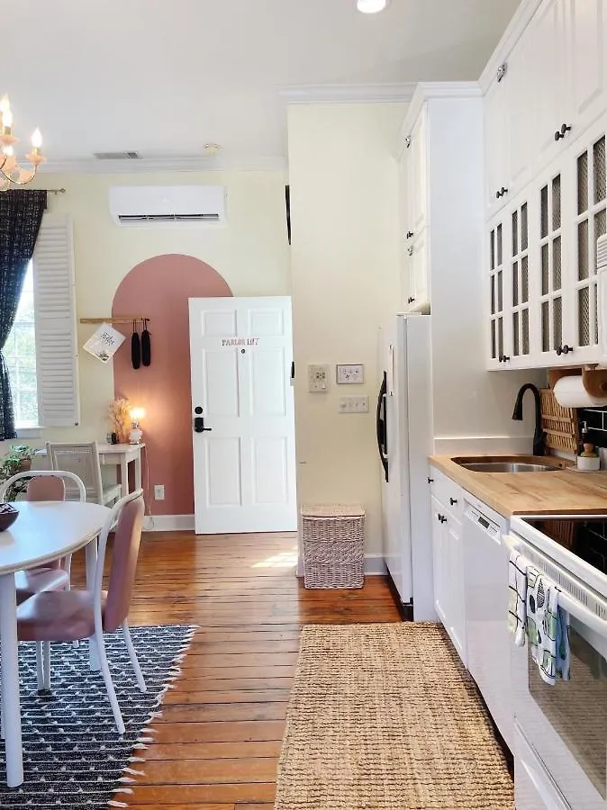 Holiday home Charming 1885 Parlor Loft Downtown *