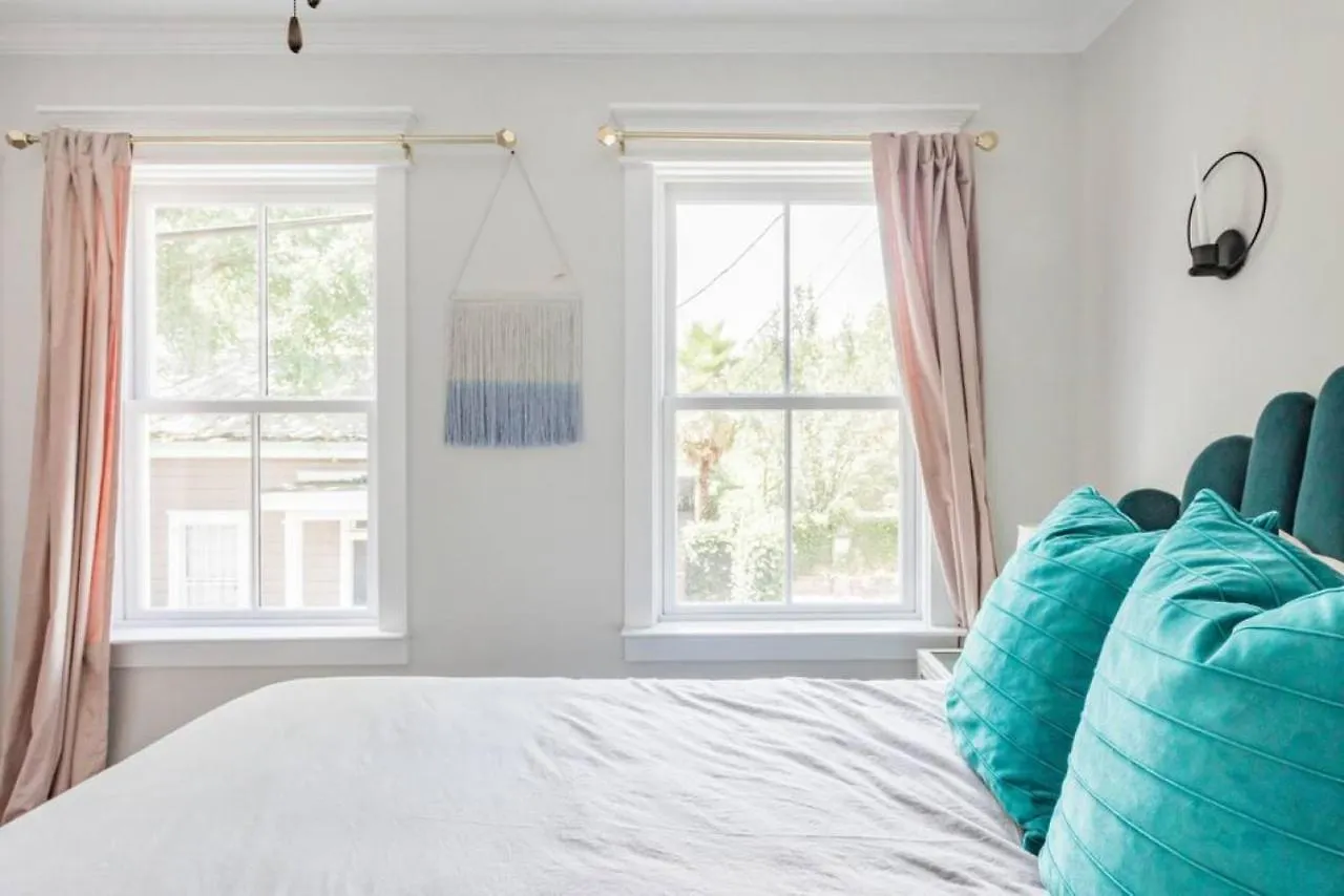 Radiant Estate In بيت للعطل