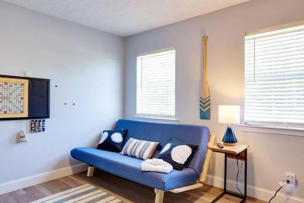Contemporary Stylish Btw Dwtn Savannah&tybee! * سافانا